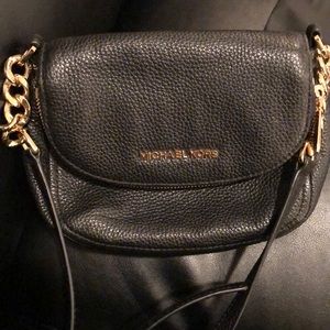MICHAEL KORS BLACK LEATHER CROSSBODY
